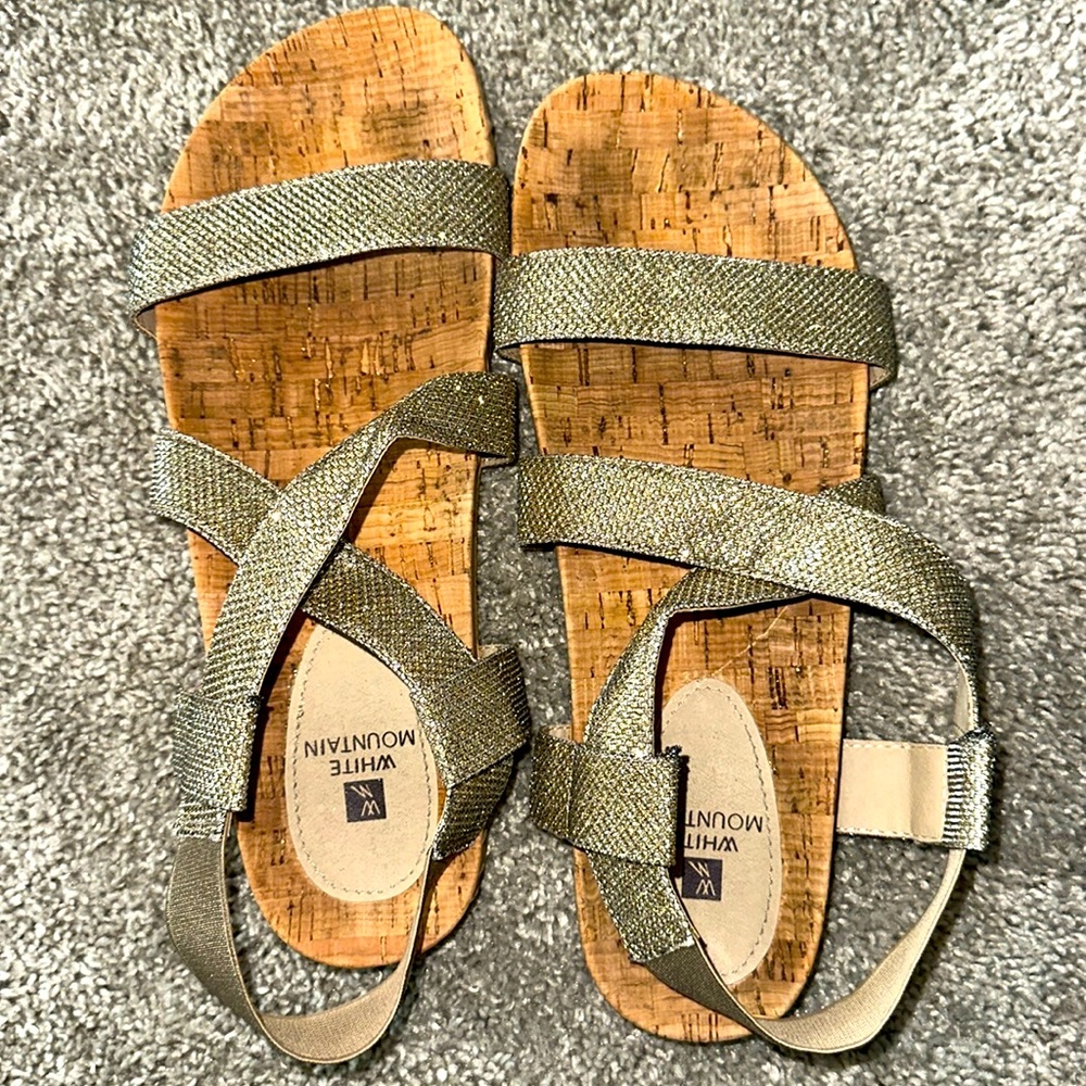 White Mountain gold metallic sandals size 8.5 woman’s